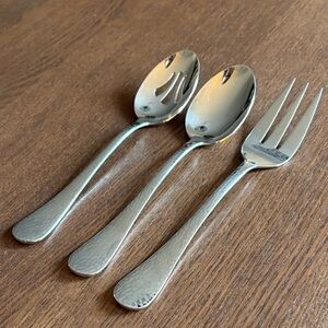 REED & BARTON - Heritage Mint Ltd Hammered Stainless Serving Set (3 piece)